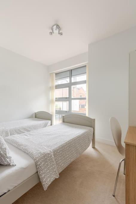 Modern City Centre House With Free Parking Canterbury Bagian luar foto