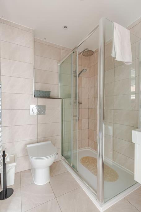 Modern City Centre House With Free Parking Canterbury Bagian luar foto