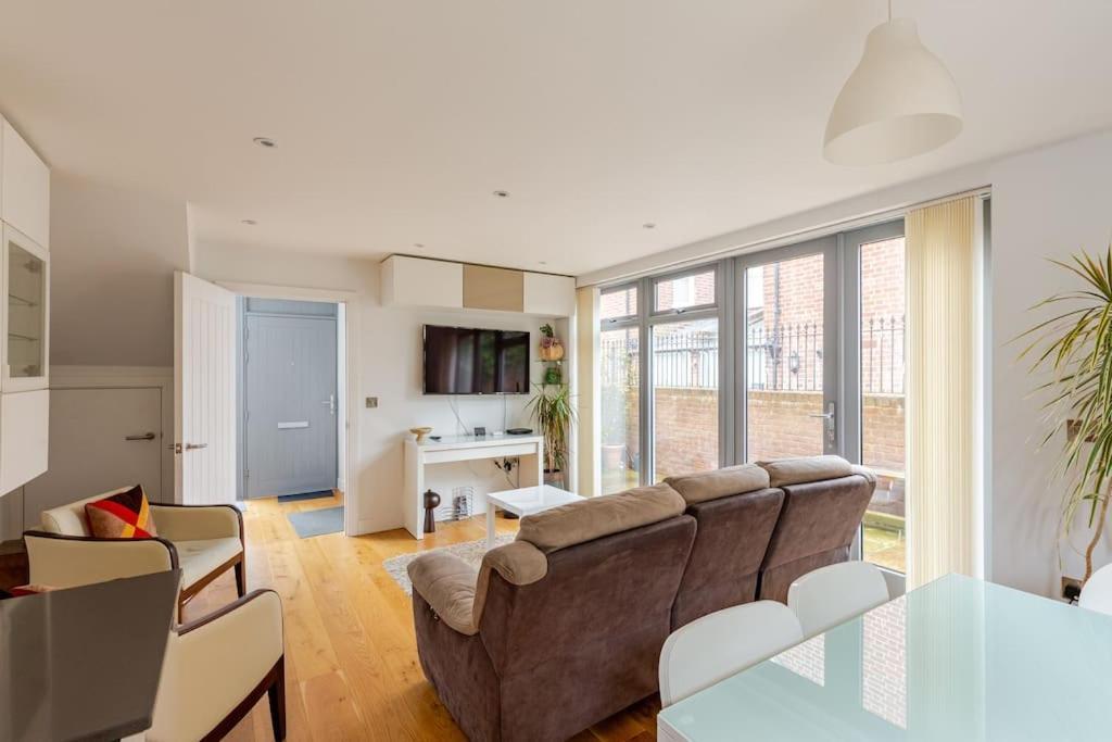 Modern City Centre House With Free Parking Canterbury Bagian luar foto