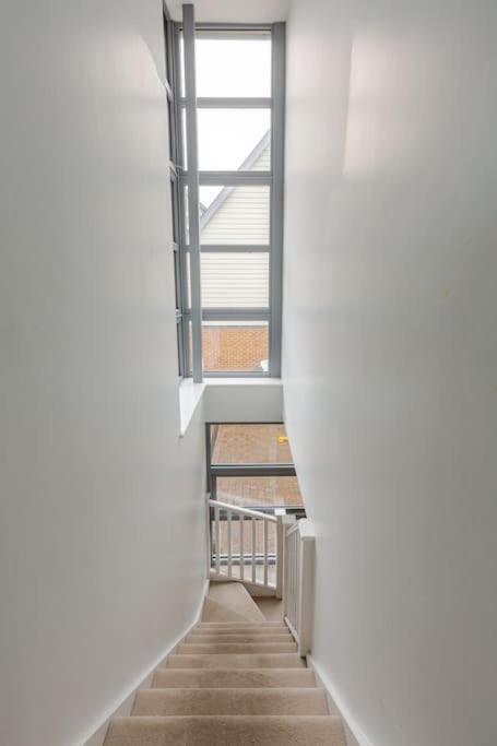 Modern City Centre House With Free Parking Canterbury Bagian luar foto