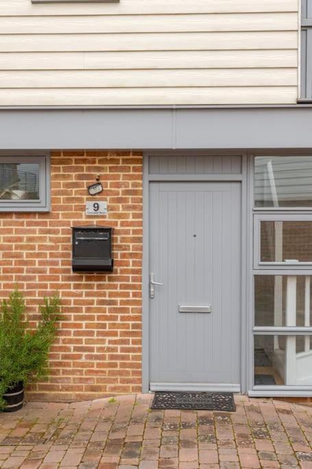 Modern City Centre House With Free Parking Canterbury Bagian luar foto