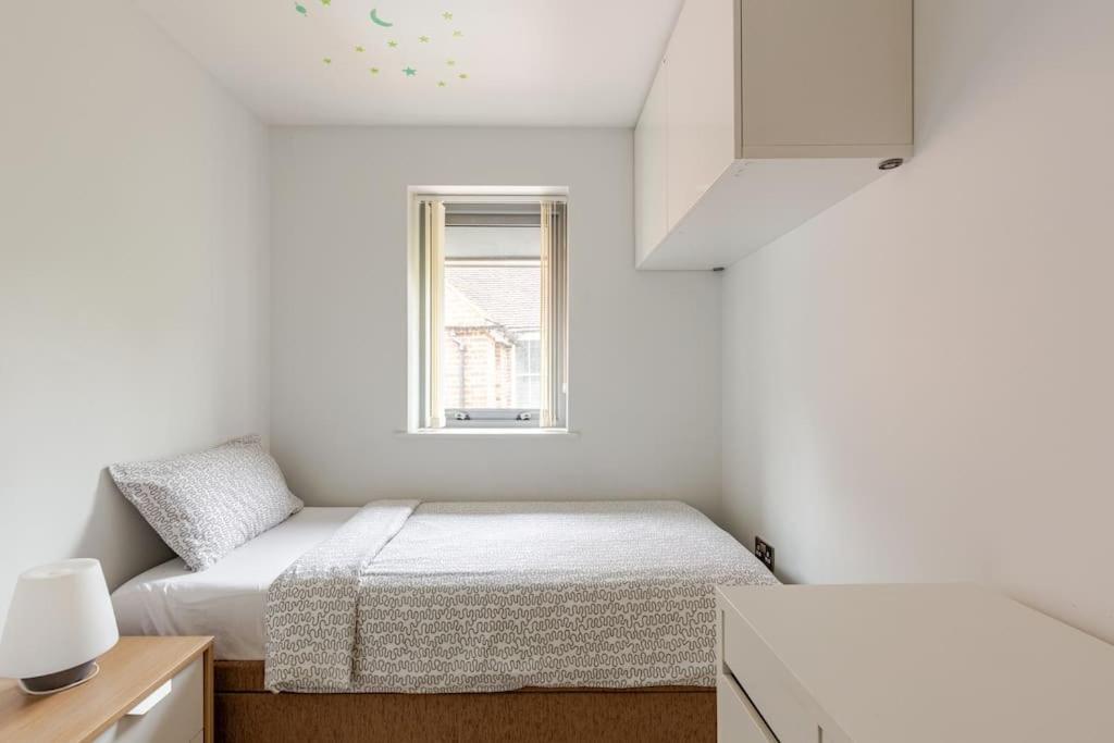 Modern City Centre House With Free Parking Canterbury Bagian luar foto