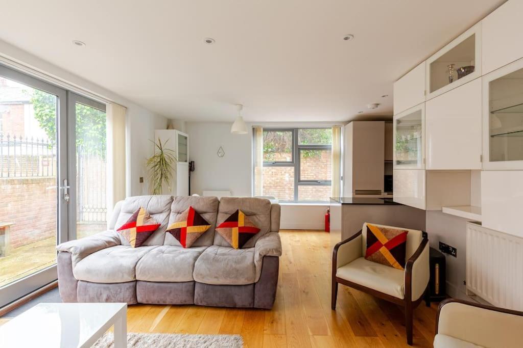 Modern City Centre House With Free Parking Canterbury Bagian luar foto