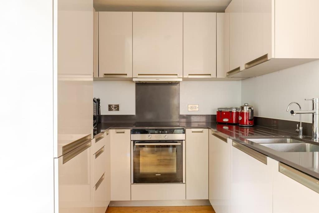 Modern City Centre House With Free Parking Canterbury Bagian luar foto