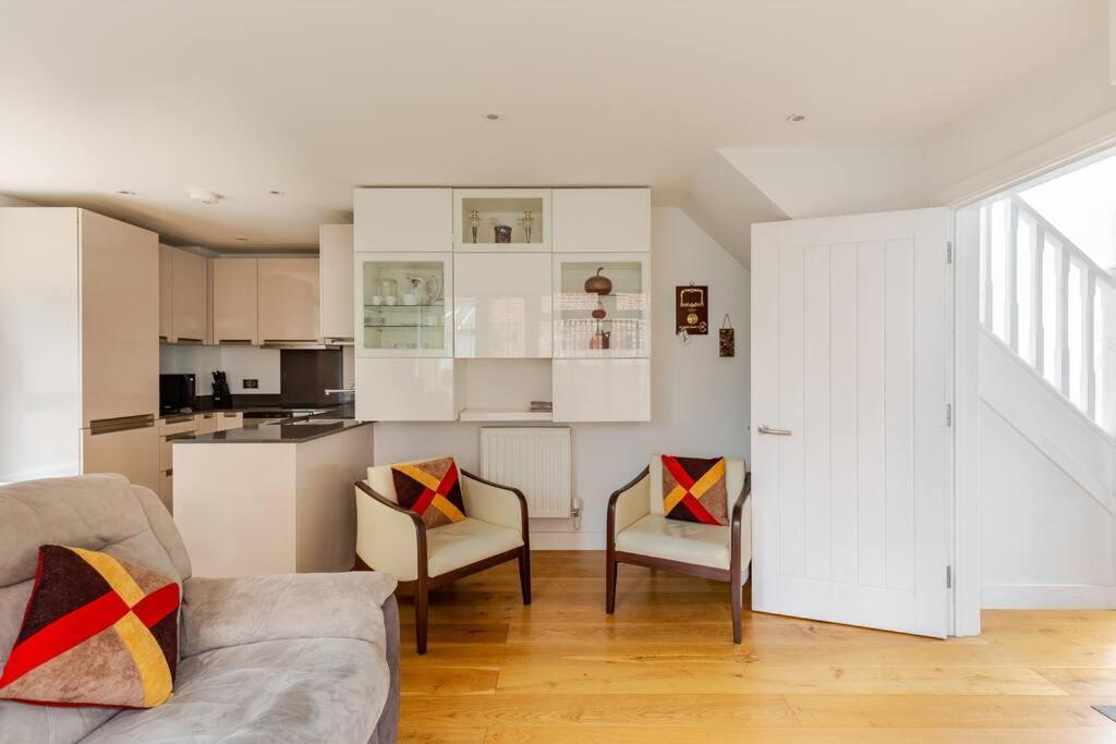 Modern City Centre House With Free Parking Canterbury Bagian luar foto